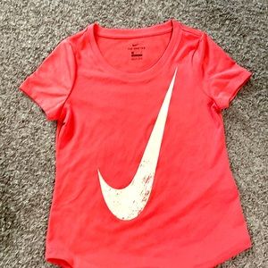 Kids/Girls Nike sports tee. Size small. Color pink